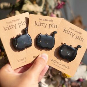 LMP (12) : พินแมวดำ Handmade Kitty Pin – พินหัวแมวดำเรียบง่ายบนการ์ดคราฟท์