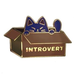 LMP (24) : พินแมวขี้อาย Introvert – พินแมวโผล่จากกล่องพร้อมตัวอักษร