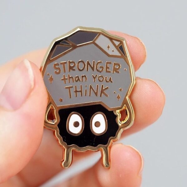 LMP (43) : พิน Stronger Than You Think – พินตัวอักษรแรงบันดาลใจสีทองดำ